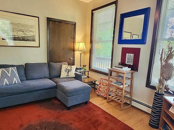 4th image of 402 W 7th St
