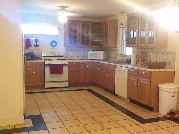 4th image of 925 Chestwood Ave
