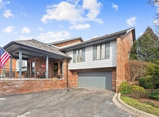 248 Red Top Dr, Libertyville, IL