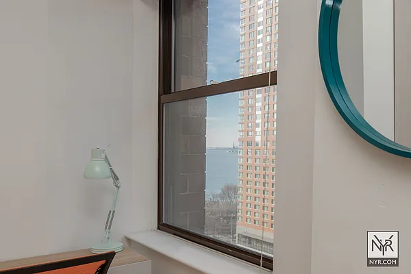 Sold by New York Residence | media 16