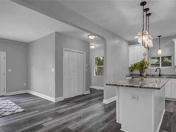 4th image of 1010 Mapole Ave