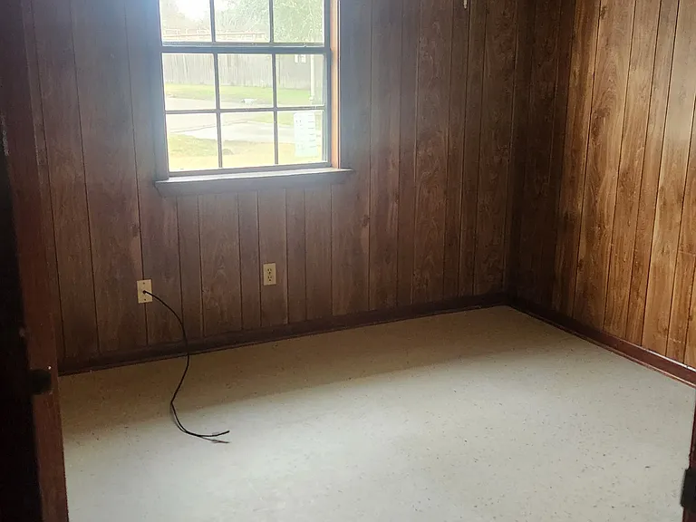 208 French Ct — Photo 4