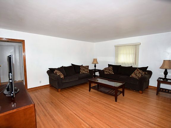 3rd image of 259 W Ivy St