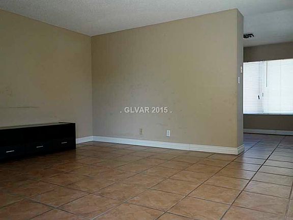 3rd image of 4366 Pineaire St