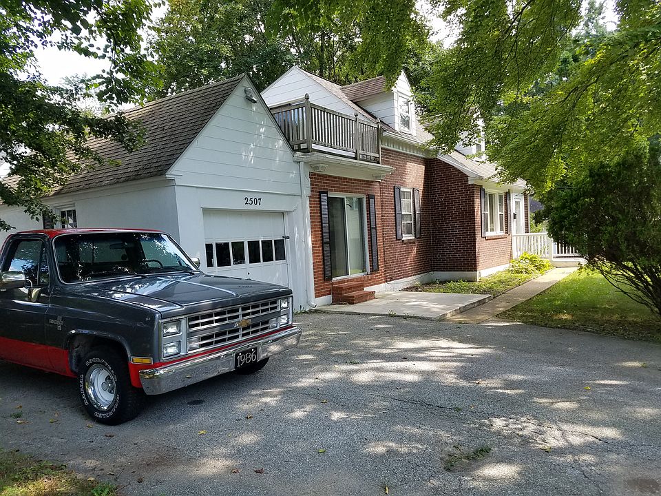 2nd image of 2507 Carr Ave