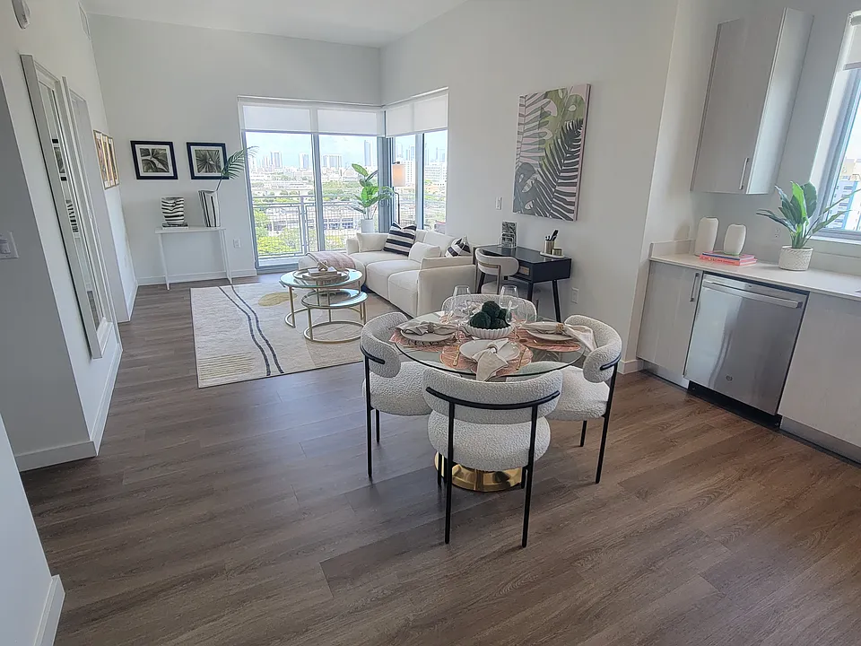 2042 NW 17th Ave #22