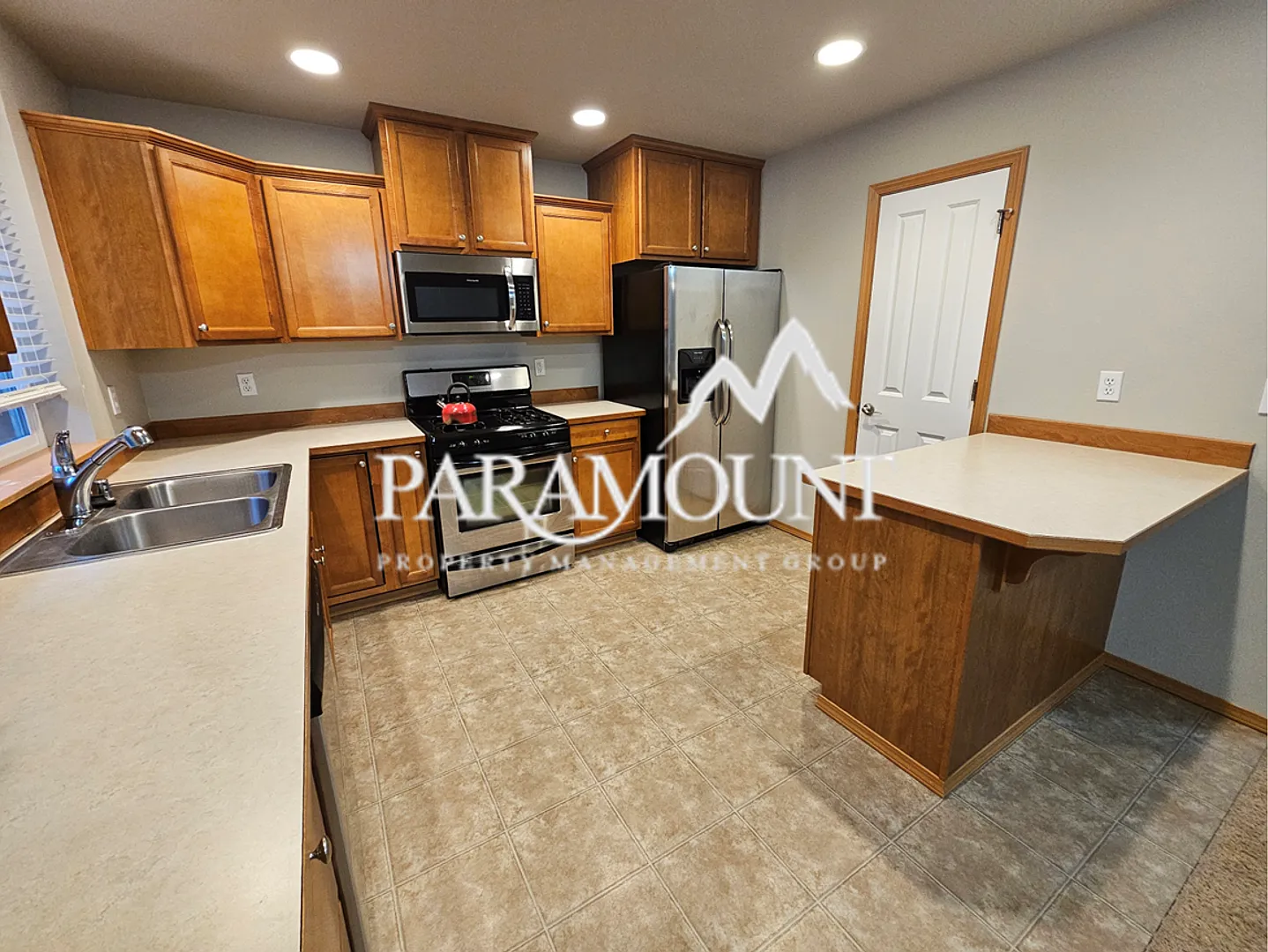 Adorable 3 Bed/2 Bath Duplex in Port Orchard — Photo 3