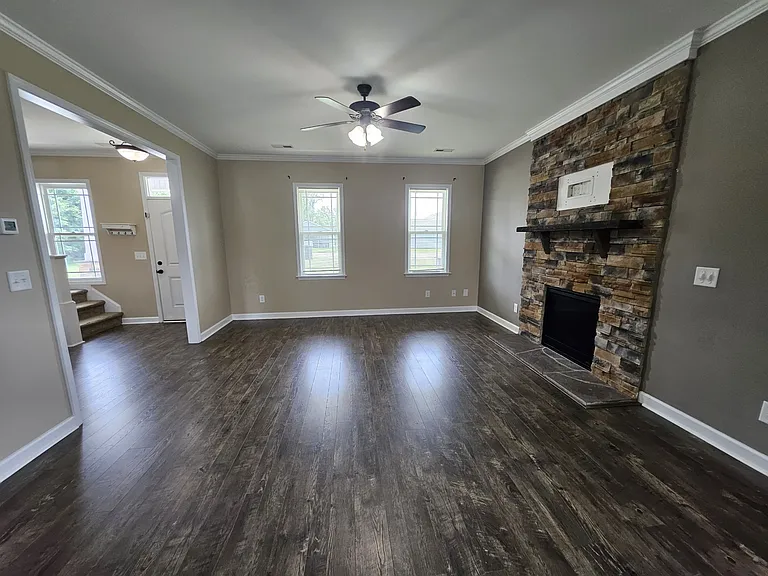 303 Weeping Willow Dr — Photo 5