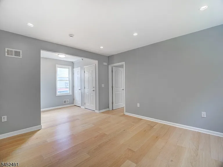 156 Crystal St — Photo 5