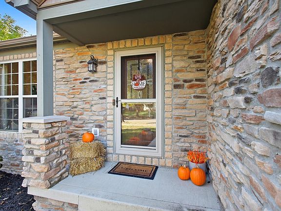 4th image of 4955 Baycroft Dr