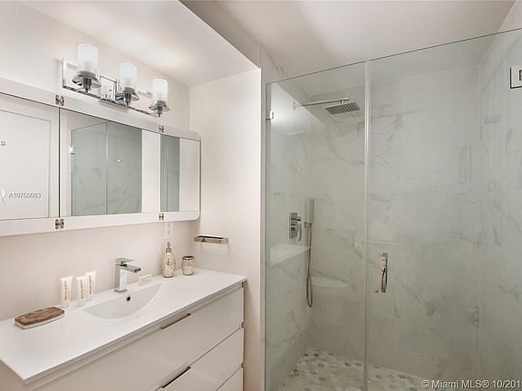 3rd image of 435 W 21st St #222