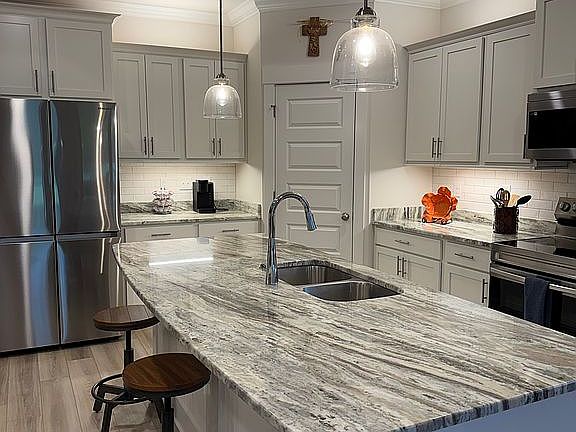 3rd image of 9805 Lakeview Dr