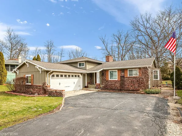 2048 Hidden Valley Dr, Crown Point, IN 46307