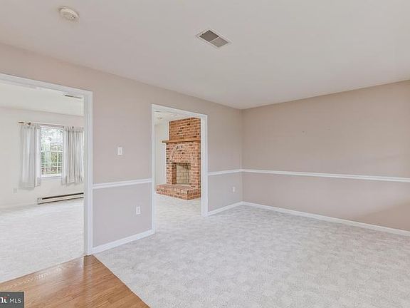 3rd image of 9904 Sandlewood Ct