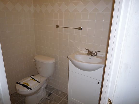 4th image of 1209 W 4th St