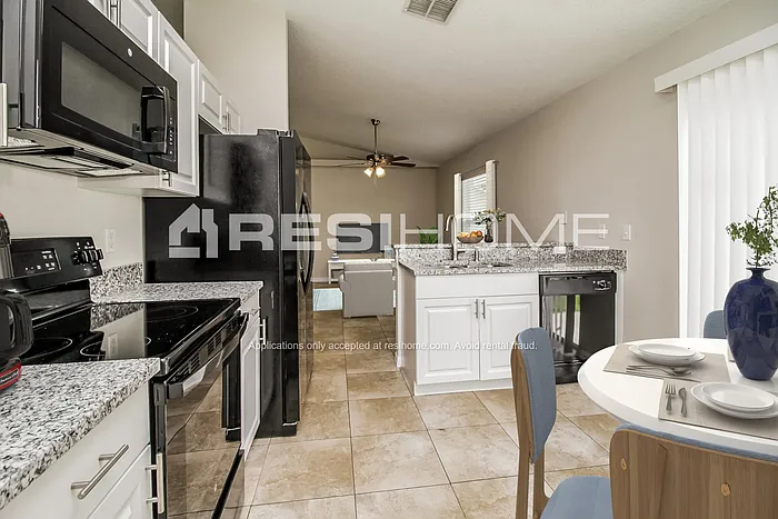 1837 Lacy Ln — Photo 5