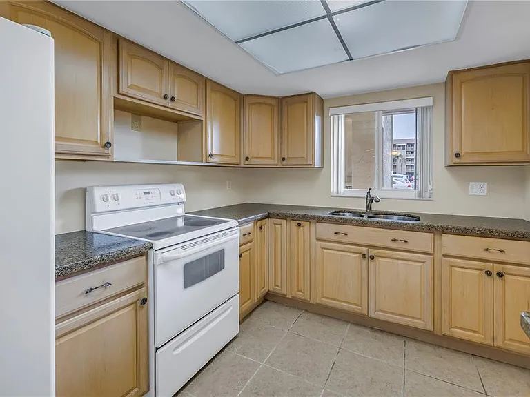 3500 Lake Bayshore Dr #K101 — Photo 6