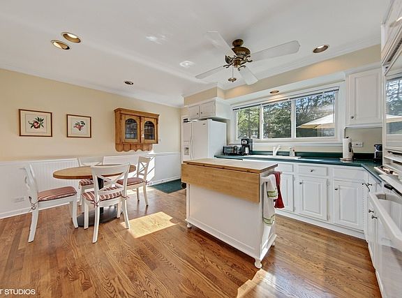 4th image of 553 N Elm St