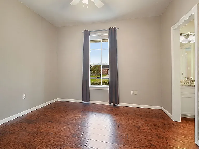 10815 Hilltree Dr — Photo 10