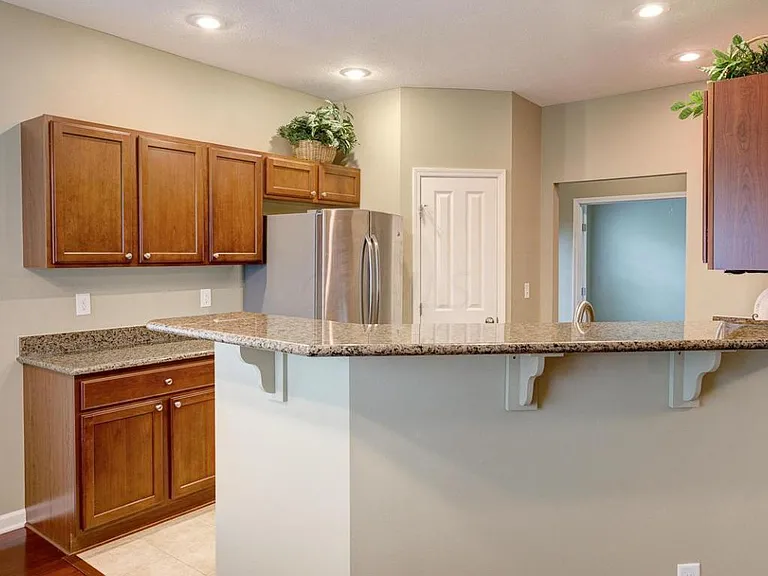 1424 Lakes Circle Dr — Photo 6