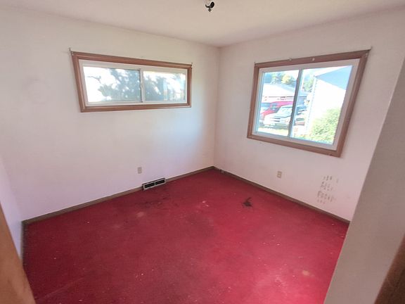 5th image of 313 SW State St