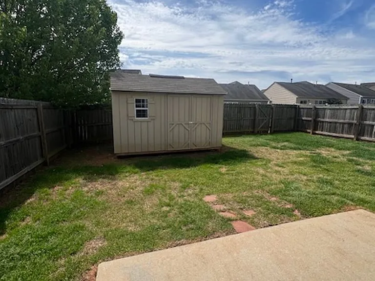 208 Riverdale Rd — Photo 17