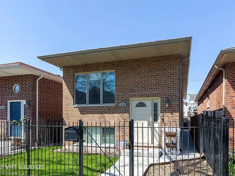1110 N Christiana Ave — Photo 1