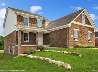 3202 Roma Ct, Wixom, MI 48393