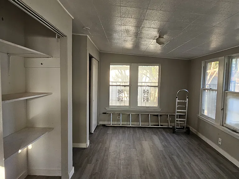 120 Chicago Blvd — Photo 4