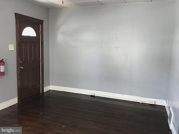 5th image of 121 N Walnut St