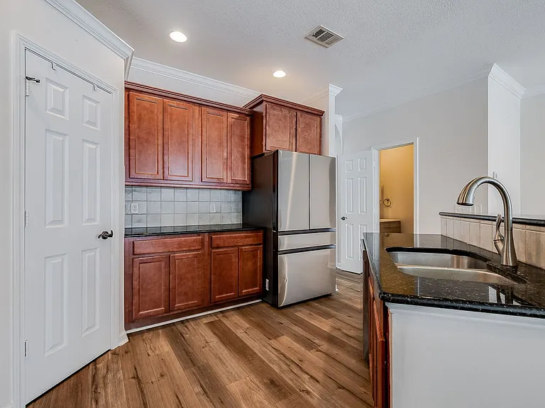 2 Weslyn Park Dr — Photo 2