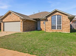 9305 Crooked Creek Ln, Moore, OK 73160