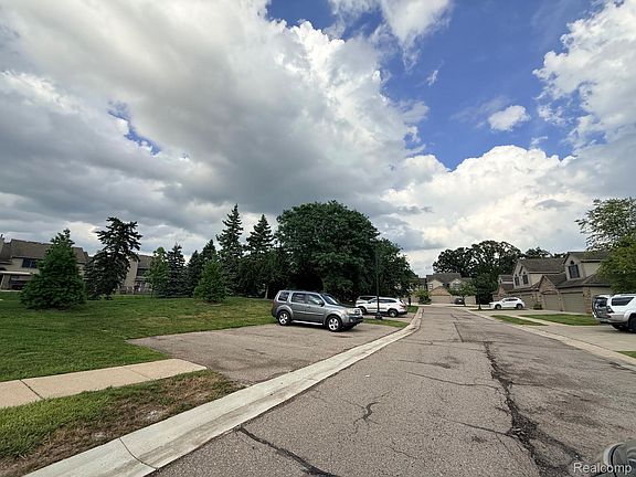 5th image of 45125 Horseshoe Cir