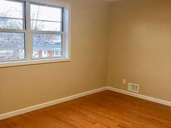 5th image of 387 Doane Ave