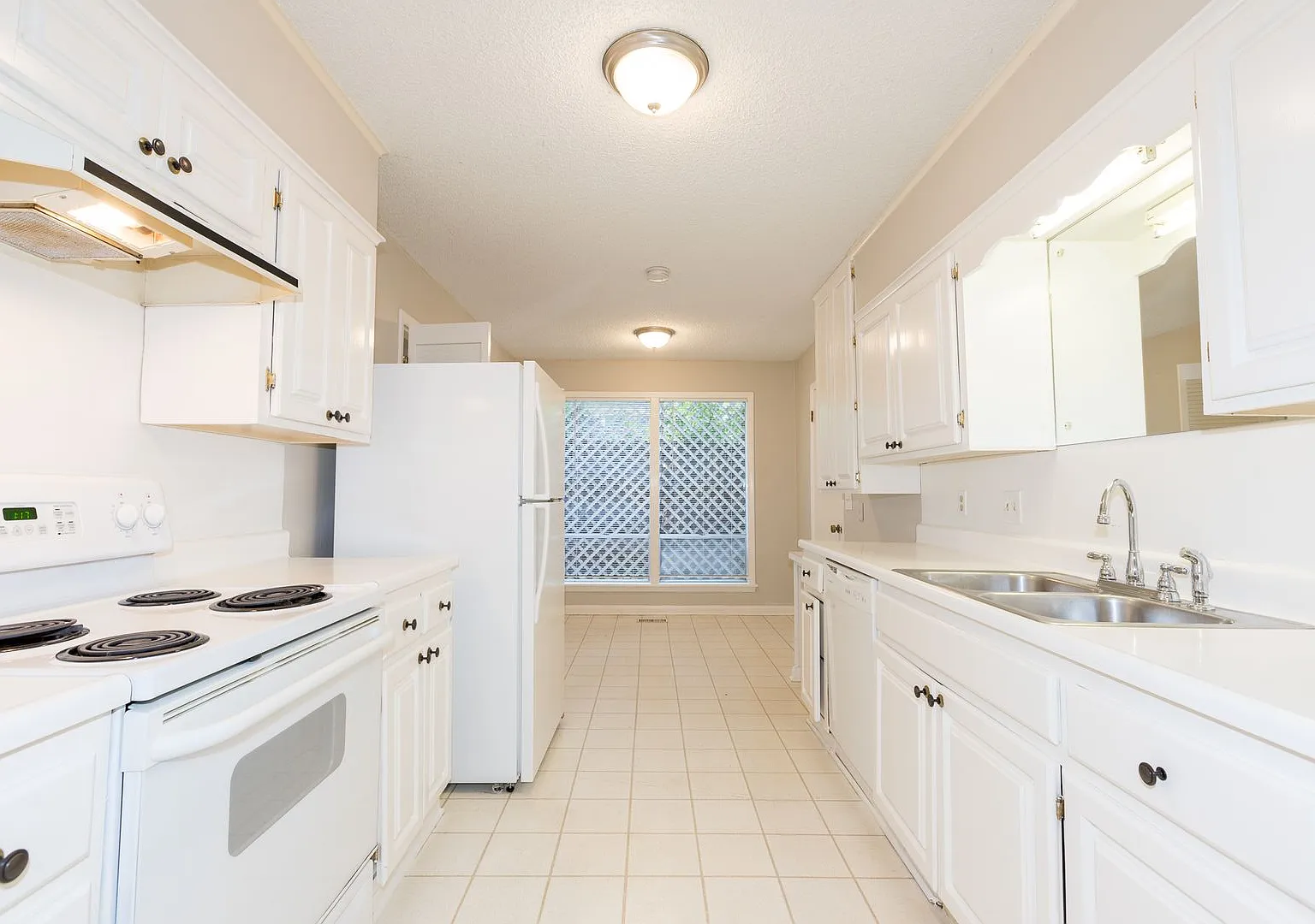 3 Bed | 2 Bath in South Tulsa! — Photo 4