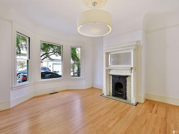 4th image of 257 Surrey St
