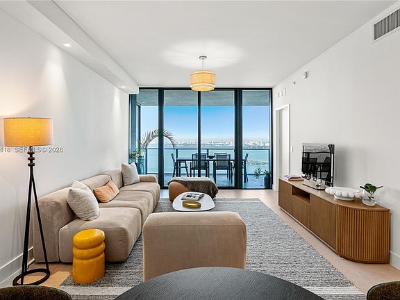 5th image of 700 NE 24th St Unit 2602