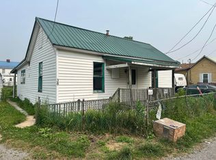38 3rd St, Shinnston, WV 26431