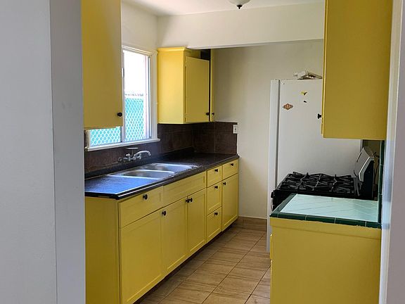 3rd image of 2520 Virginia Ave #3