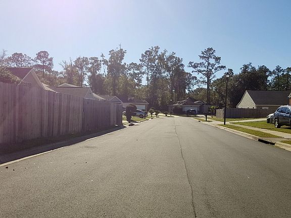 4th image of 199 Daffodil Cir
