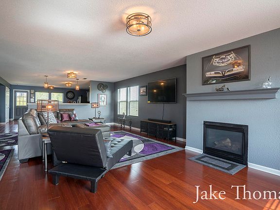 3rd image of 6479 Avalon Dr SE