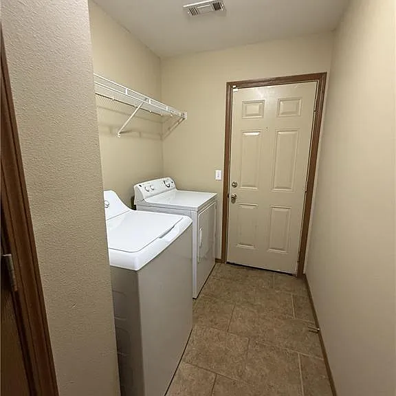 213 Foxglove St — Photo 10