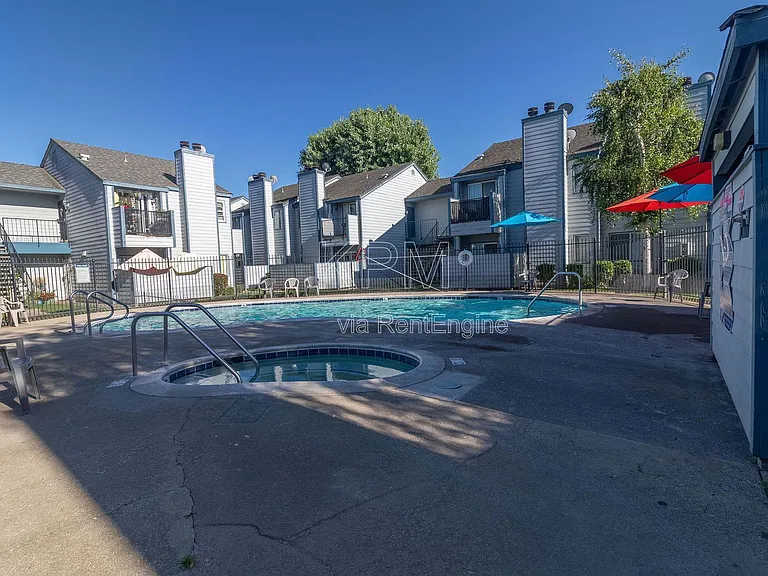 445 Almond Dr #80 — Photo 16