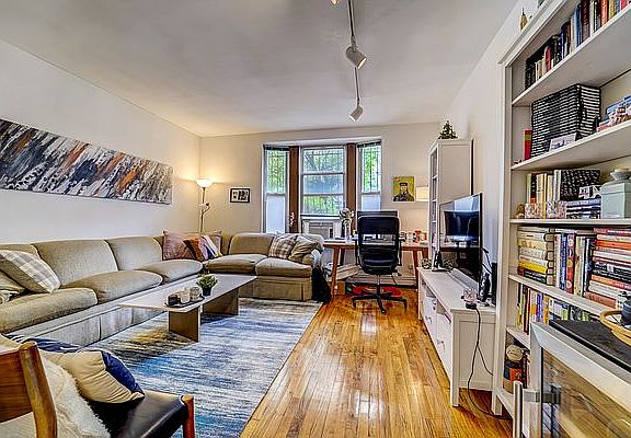 2nd image of 286 Saint Johns Pl APT 1A