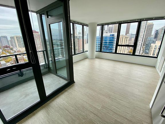 3rd image of 51 W Huron St #1004