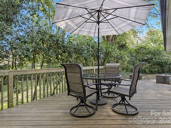 4th image of 2 Fernbrook Pl