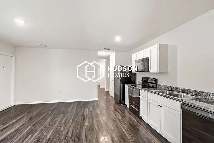 1368 Locust St — Photo 6