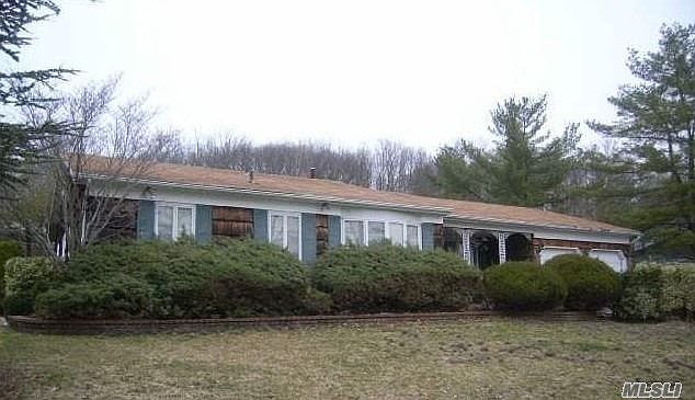 1st image of 15 Waterford Dr
