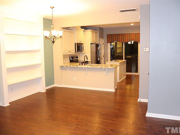 4th image of 104 Mount Evans Dr