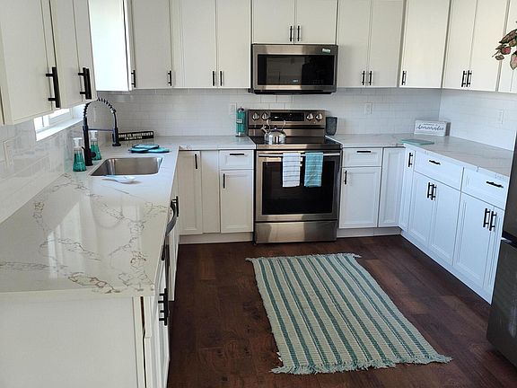 5th image of 408 W Hartford Rd